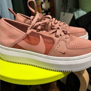 Nike court vision alta